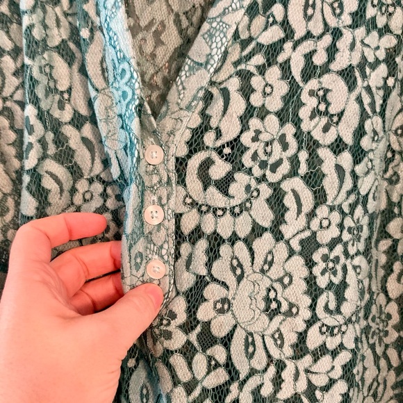 Torrid teal lace V-neck blouse size 2 - Picture 4 of 7
